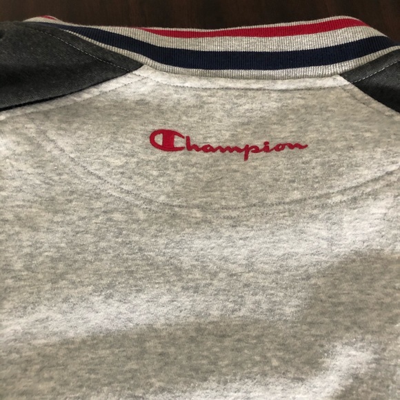 Champion vintage look sweater! **NEW** - Picture 5 of 5